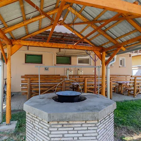 Holiday home Toldi Miklos - Happy